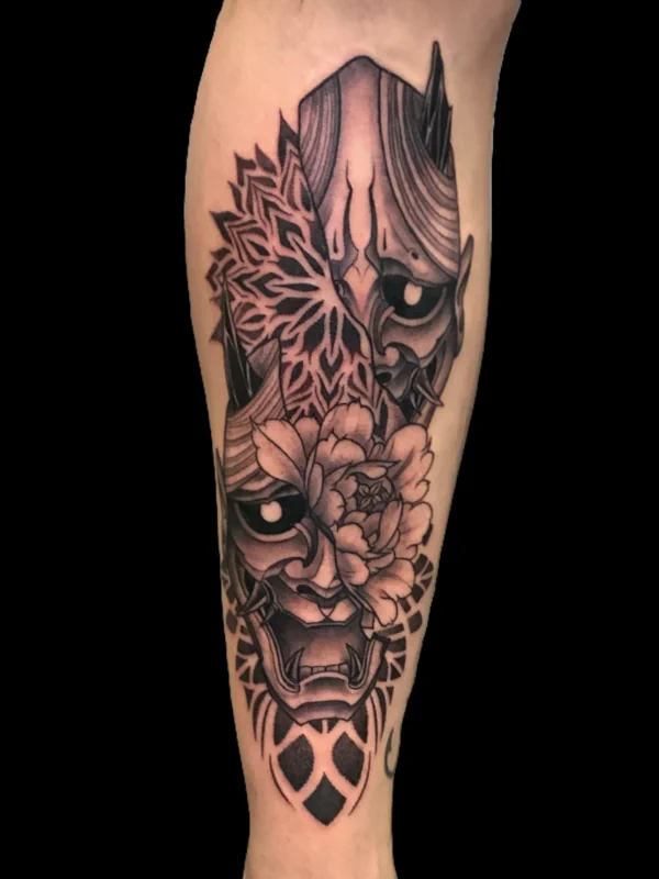 Geometric tattoo example by Sina Tattooer